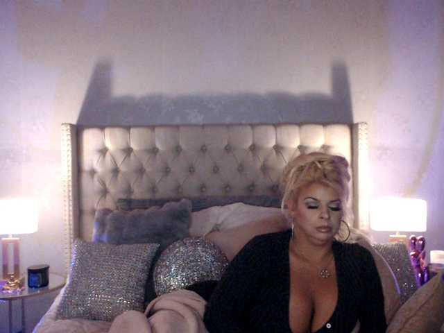 xtinastar live cam on BongaCams