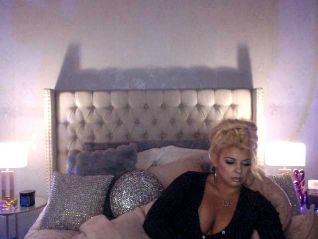 xtinastar live cam on BongaCams