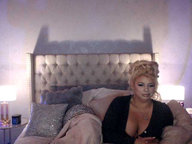 xtinastar live cam on BongaCams