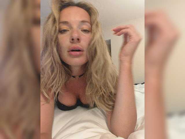 Lola3000 live cam on BongaCams