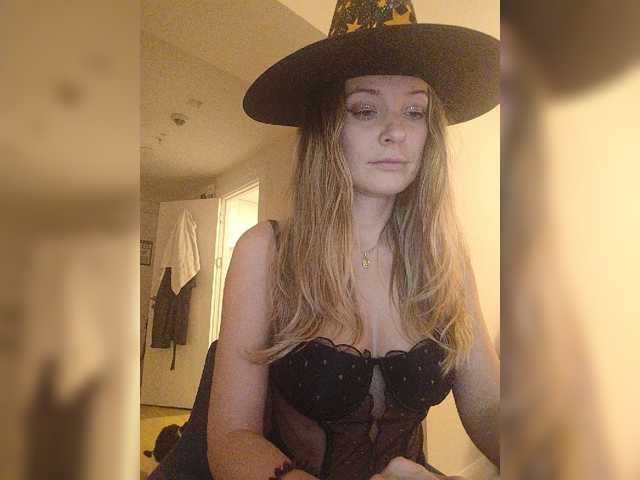 Zvezda_Lola live cam on BongaCams