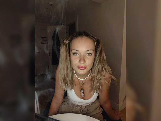 Lola3000 live cam on BongaCams