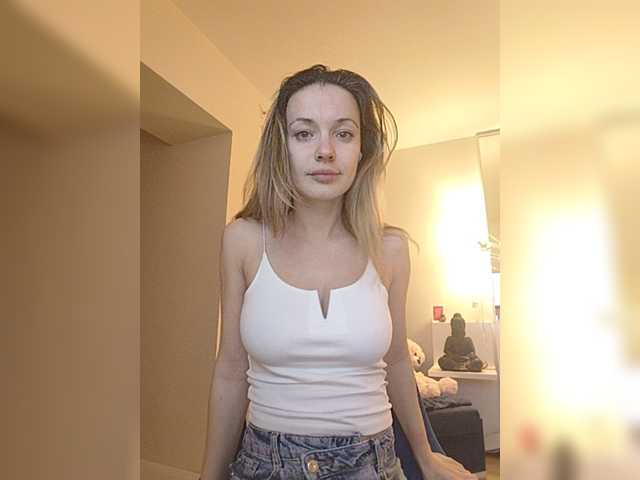Lola3000's BongaCams show and profile