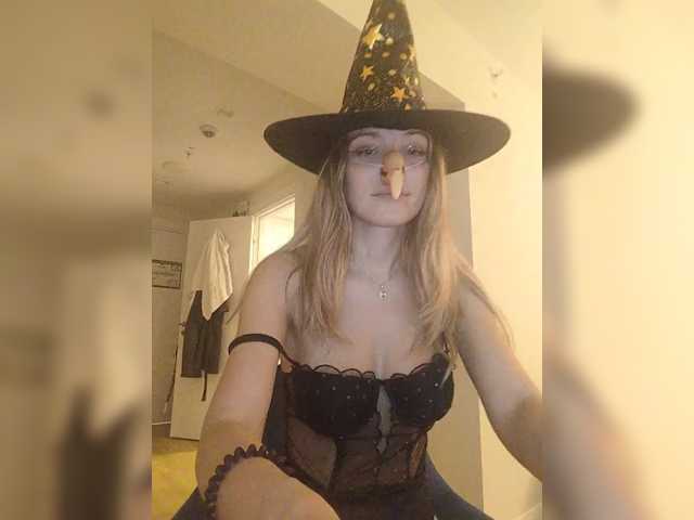 Zvezda_Lola live cam on BongaCams