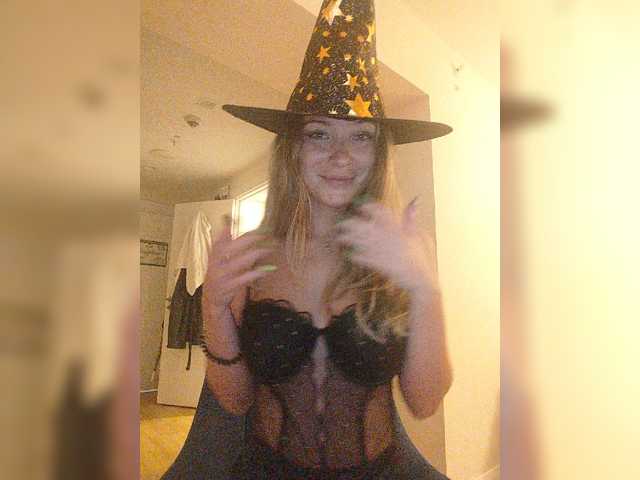 Zvezda_Lola live cam on BongaCams