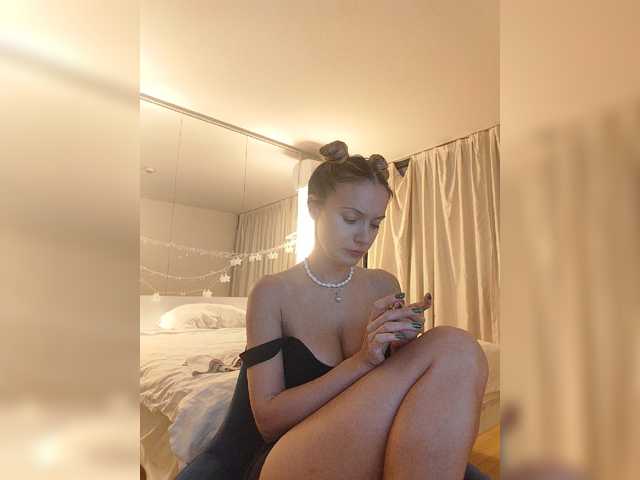 Lola3000 live cam on BongaCams