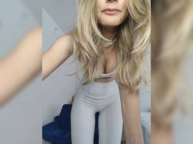 Lola3000 live webcam show