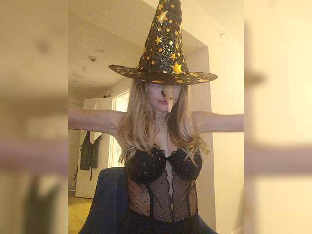 Zvezda_Lola live cam on BongaCams