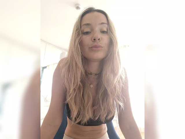 Lola3000 live cam on BongaCams