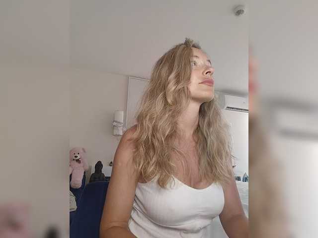 Lola3000 live cam on BongaCams
