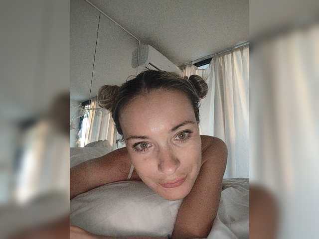 Lola3000 live cam on BongaCams