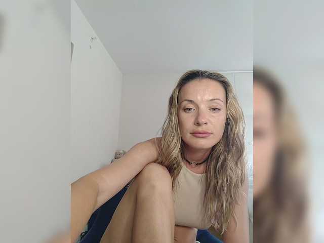 Lola3000 live cam