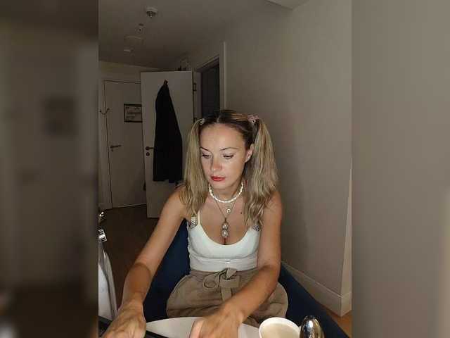 Lola3000 live cam on BongaCams