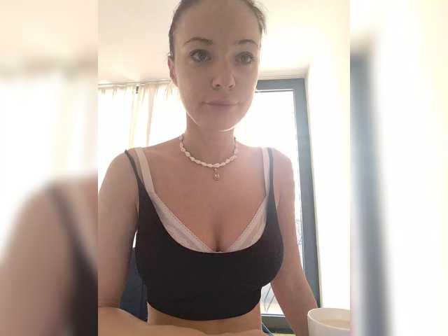 Lola3000, en vivo ahora en BongaCams