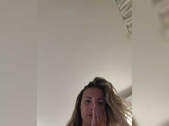 Lola3000 live cam on BongaCams