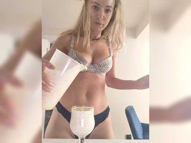 Lola3000 live cam on BongaCams