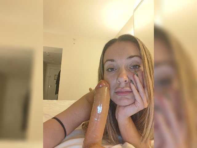 Lola3000 live cam on BongaCams