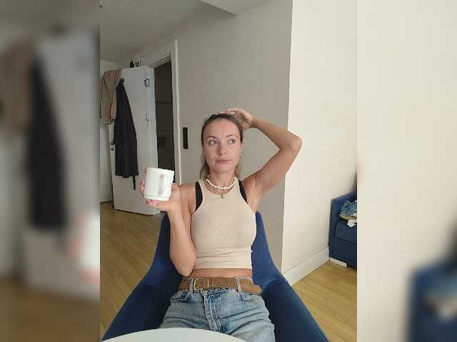 Zvezda_Lola live cam preview