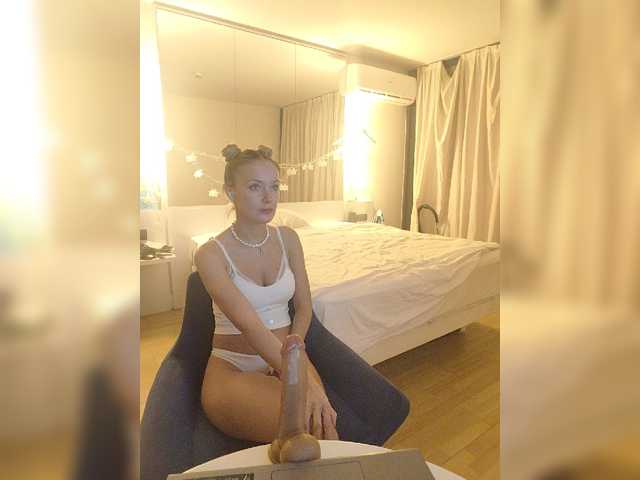 Lola3000 live cam on BongaCams