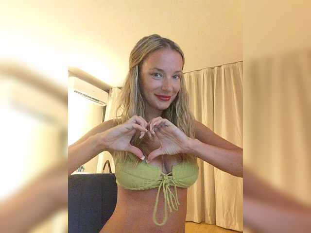 Lola3000 live cam on BongaCams