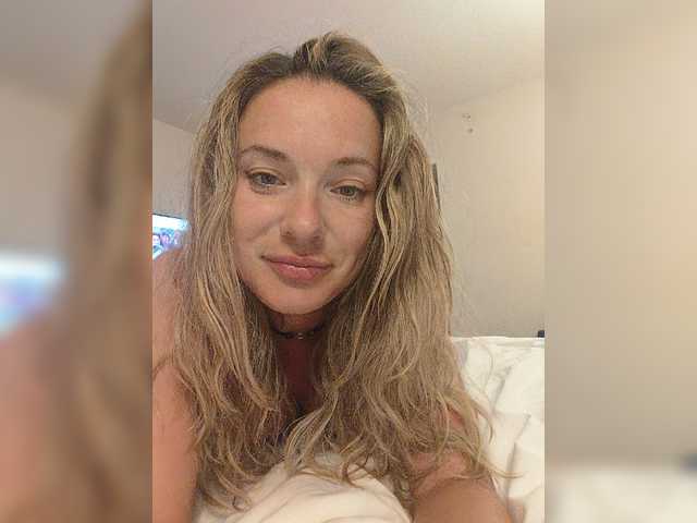 Lola3000 live cam on BongaCams