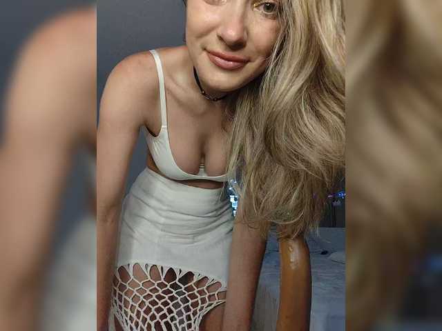 Lola3000 live cam on BongaCams