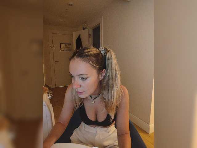 Zvezda_Lola live cam preview