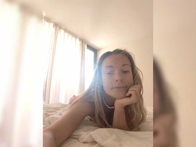 Lola3000 live cam on BongaCams