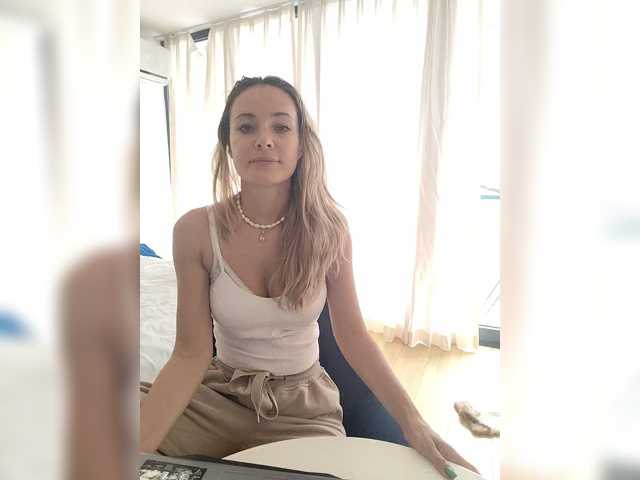Lola3000 live cam on BongaCams