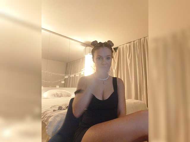 Lola3000 live cam on BongaCams