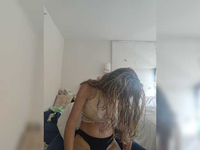 Lola3000 live cam on BongaCams