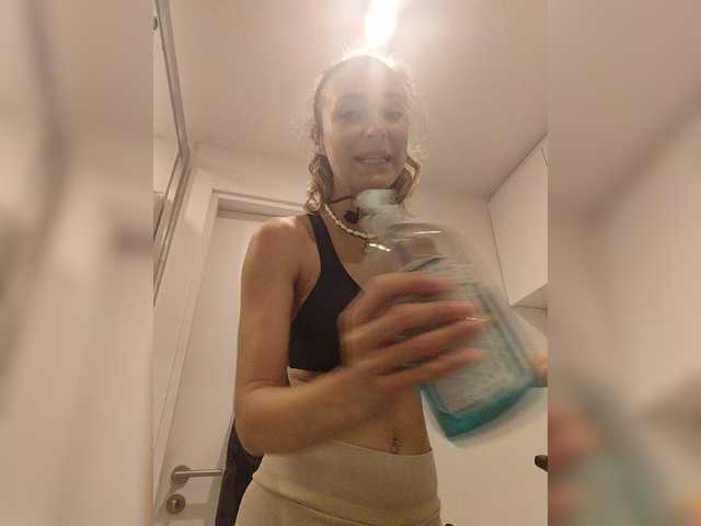 Lola3000 live cam on BongaCams