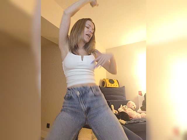 Lola3000's BongaCams show and profile