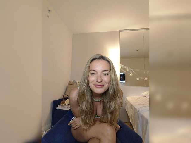 Lola3000 live cam on BongaCams