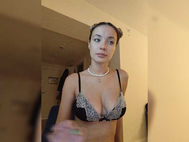 Lola3000, en vivo ahora en BongaCams