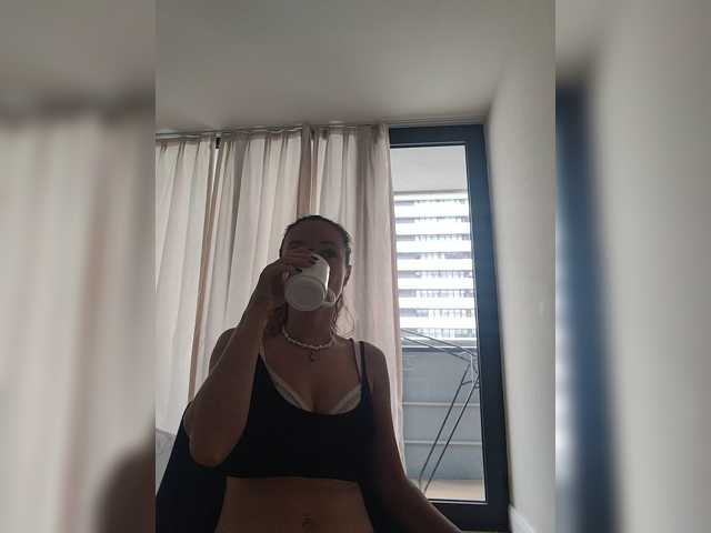 Lola3000, en vivo ahora en BongaCams