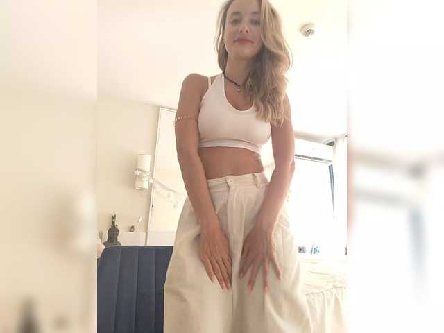 Lola3000 live cam on BongaCams
