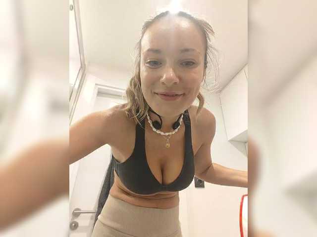 Lola3000 live cam on BongaCams