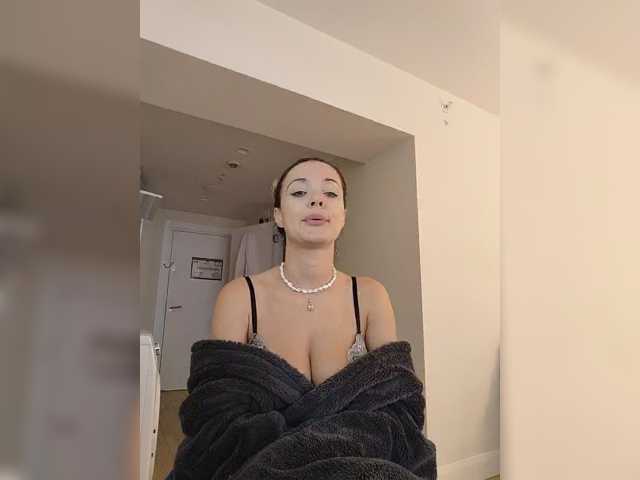 Lola3000, en vivo ahora en BongaCams
