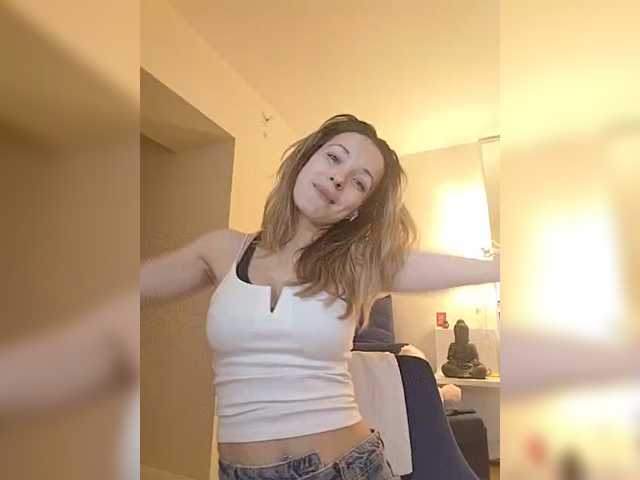 Lola3000's BongaCams show and profile