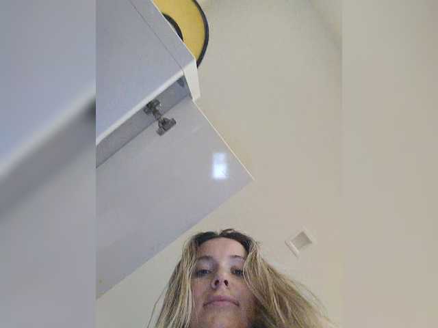 Zvezda_Lola live cam preview