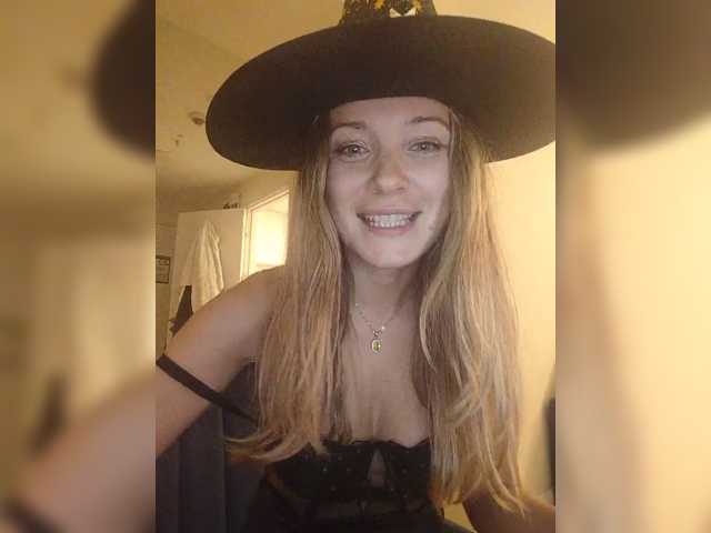 Zvezda_Lola live cam on BongaCams