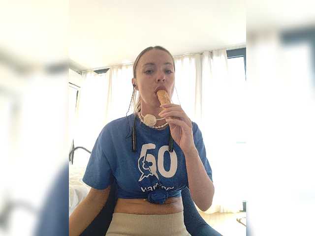 Lola3000 live cam on BongaCams