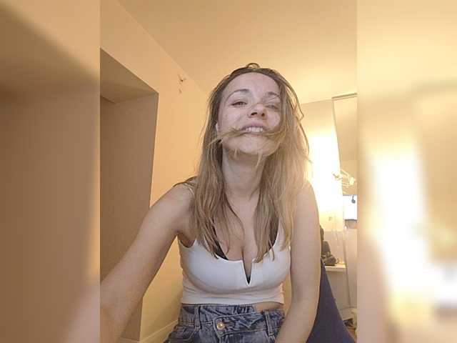 Lola3000's BongaCams show and profile