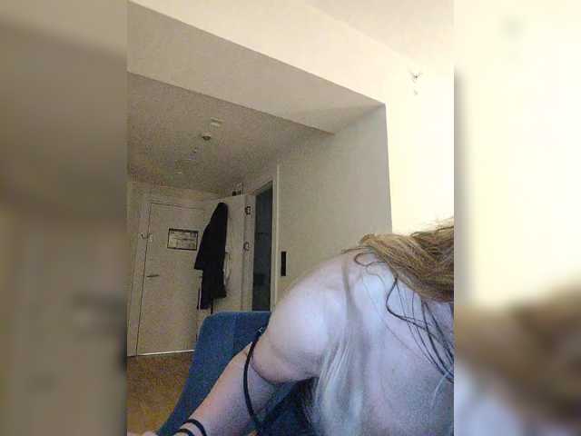 Zvezda_Lola live cam preview
