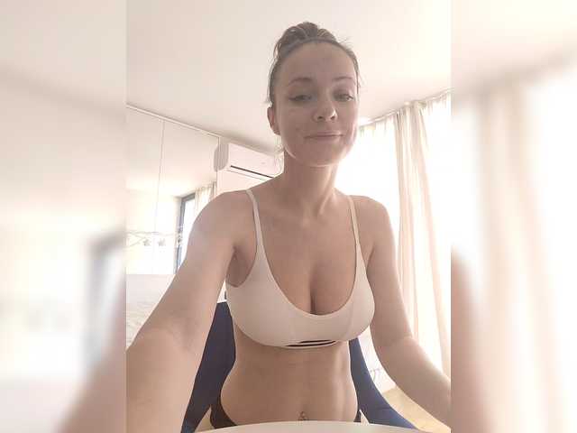 Lola3000 live cam on BongaCams