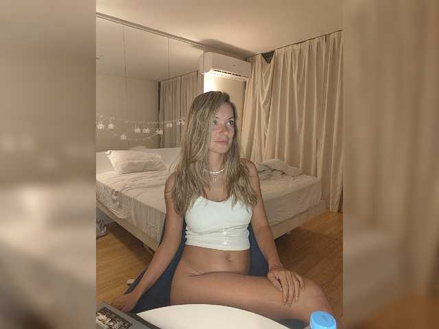Lola3000 live cam on BongaCams