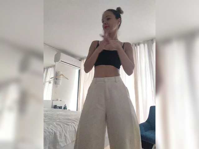 Lola3000 live cam on BongaCams