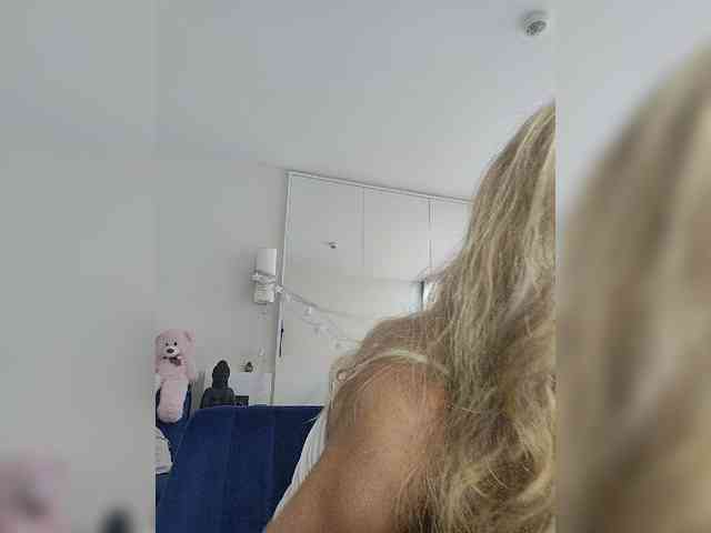 Zvezda_Lola webcam