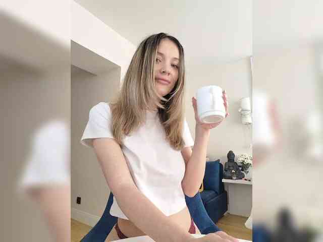 이 모델은 현재 라이브 중입니다. Lola3000